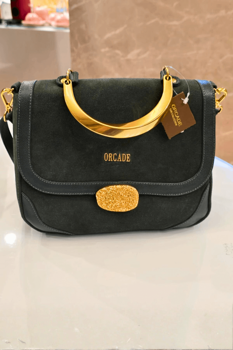 Bolsa Orcade Preta com Detalhes Dourados