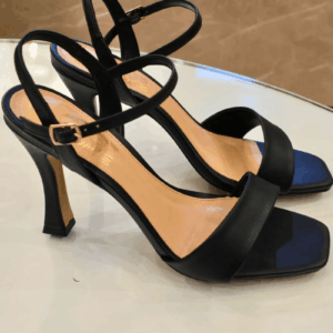 Sandália Preta Minimalista