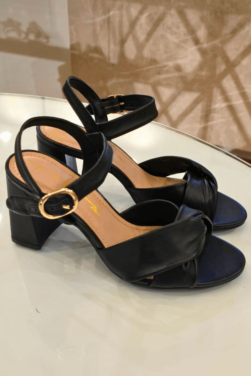 Sandália Preta com Nó