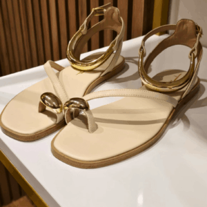 Sandália Rasteira Off-White com Maximetal