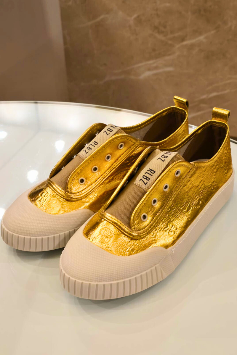 Tênis Dourado Metálico Slip-On
